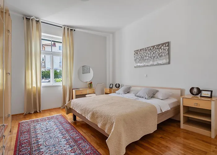 Marjan Retreat سبليت